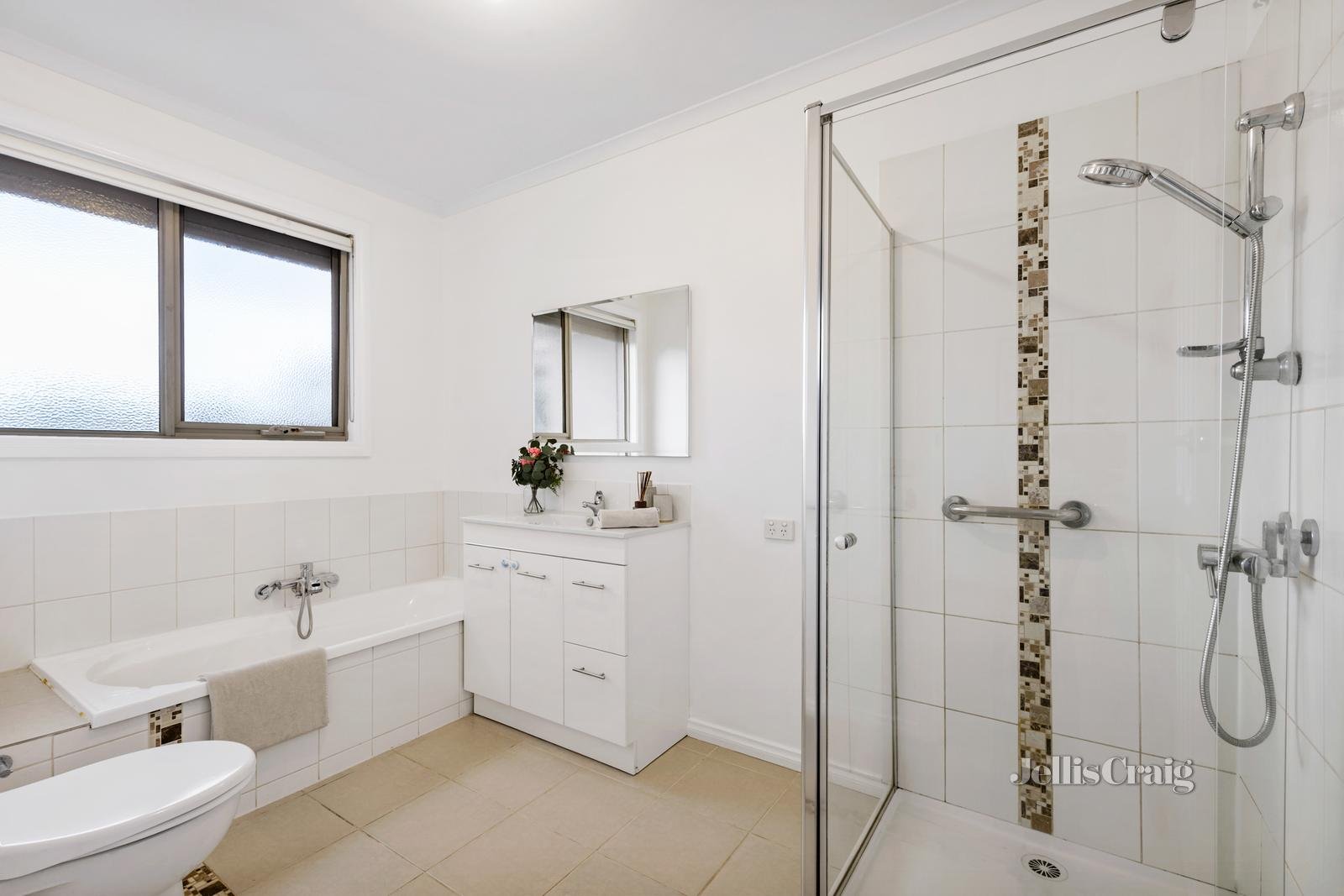 2/592 Blackburn Road, Glen Waverley image 7