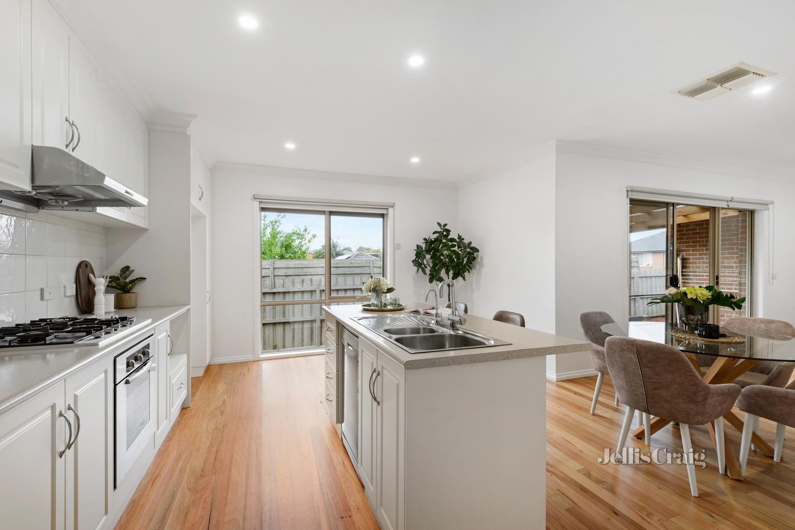 2/592 Blackburn Road, Glen Waverley image 9