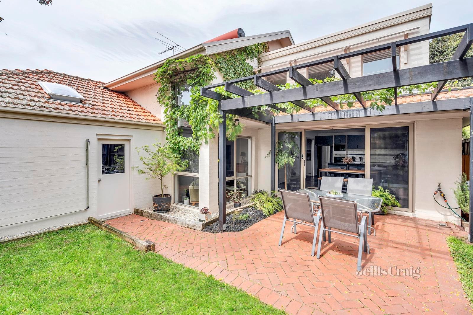 25A Carrington Street, Pascoe Vale South image 4