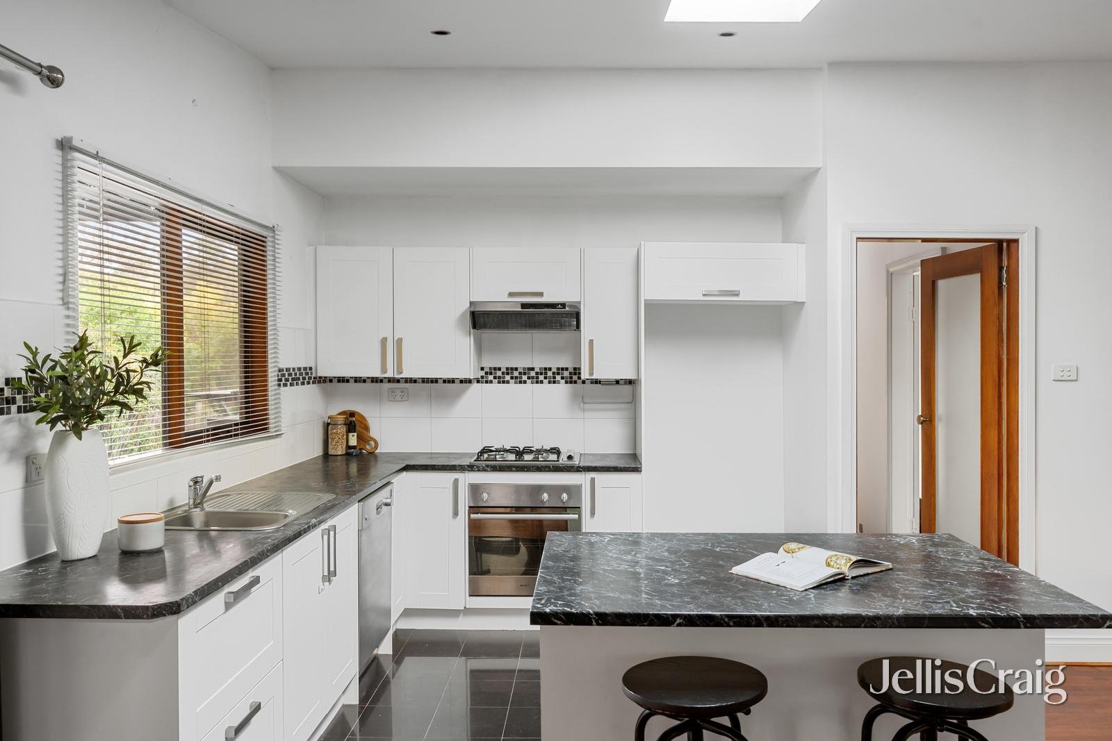 25b Elsa Court, Eltham image 8