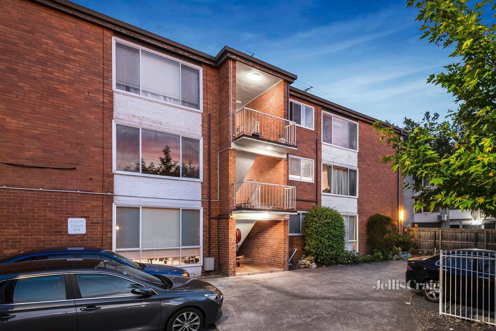 2/6-10 Farnham Court, Flemington image 3