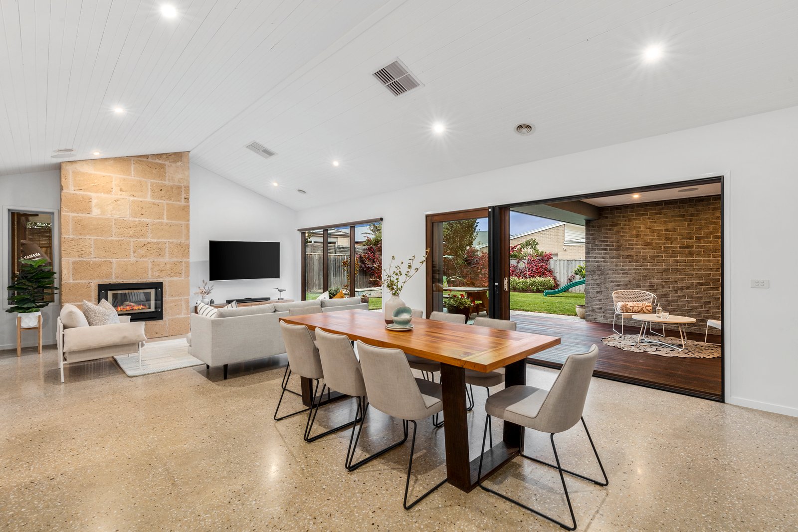 Property Gallery Thumbnail 9