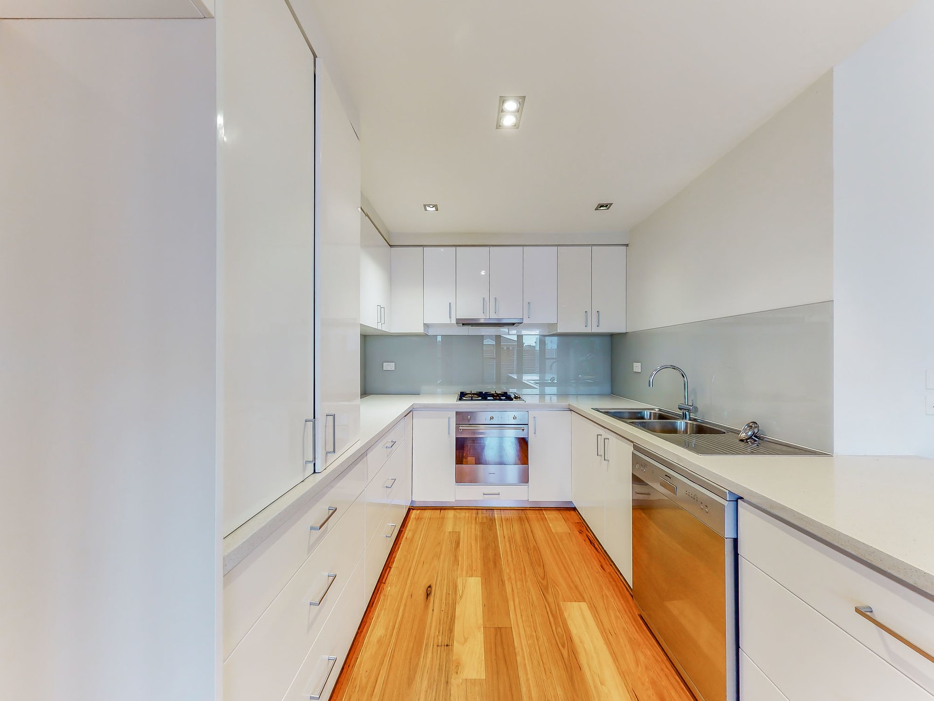 2/6-8 Carrington Street, Balwyn North image 2