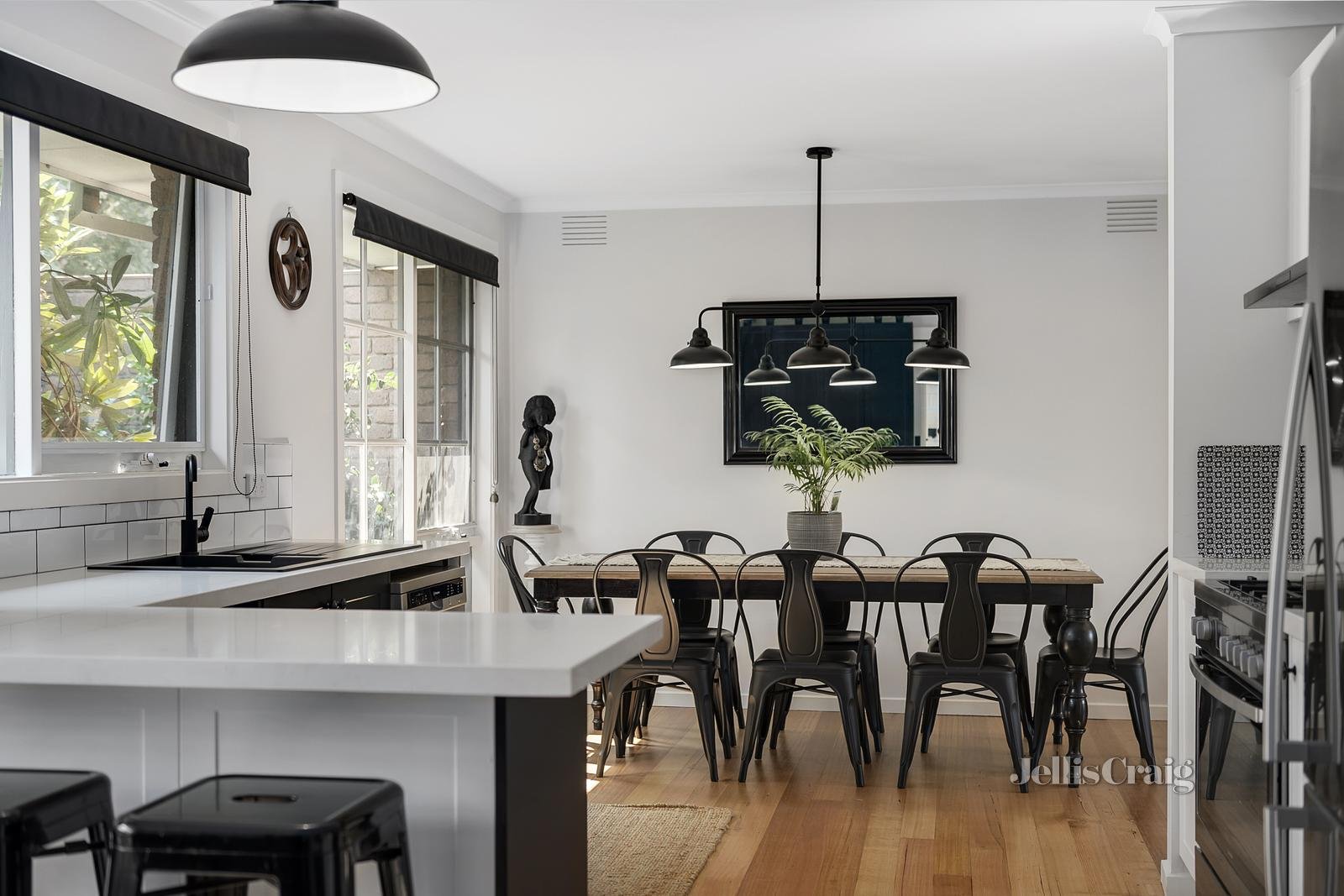 2/6-8 The Greenway, Heathmont image 3