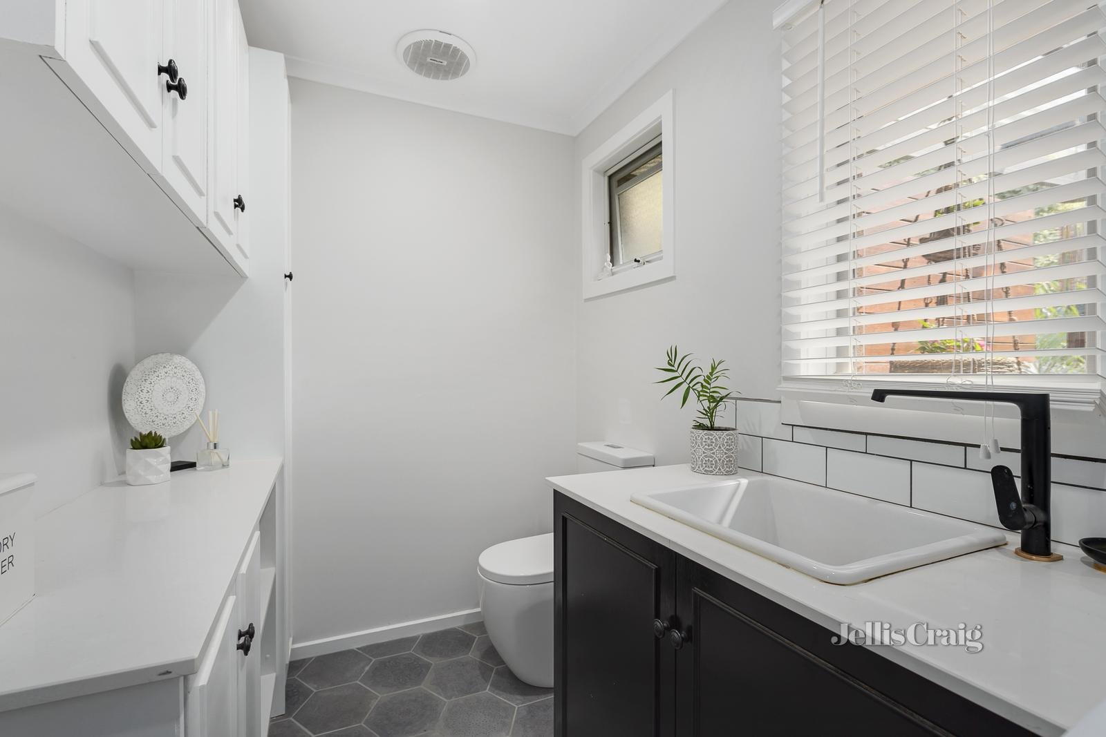 2/6-8 The Greenway, Heathmont image 9