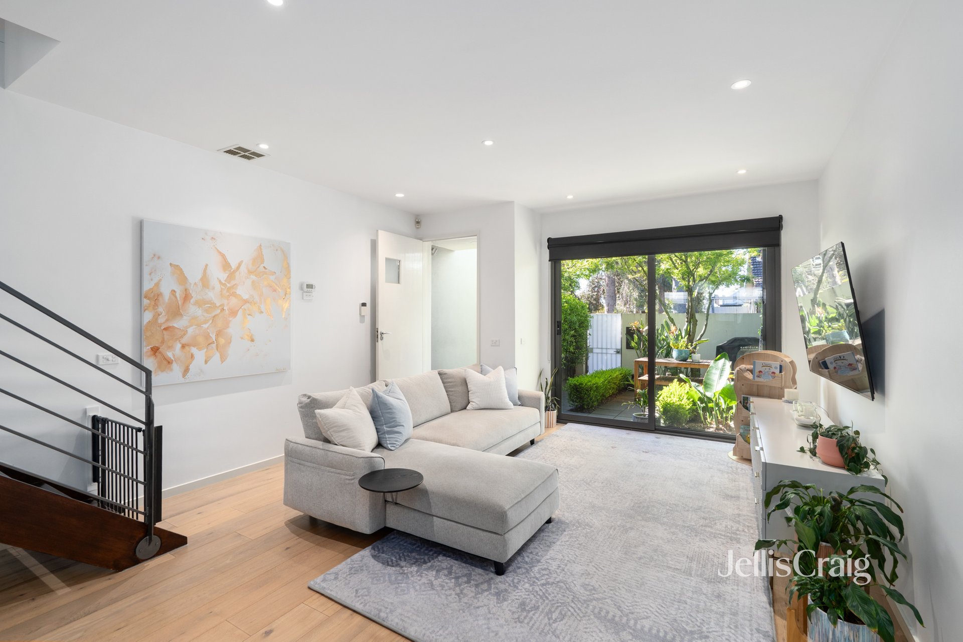 26 Aberdeen Rd, Prahran image 3