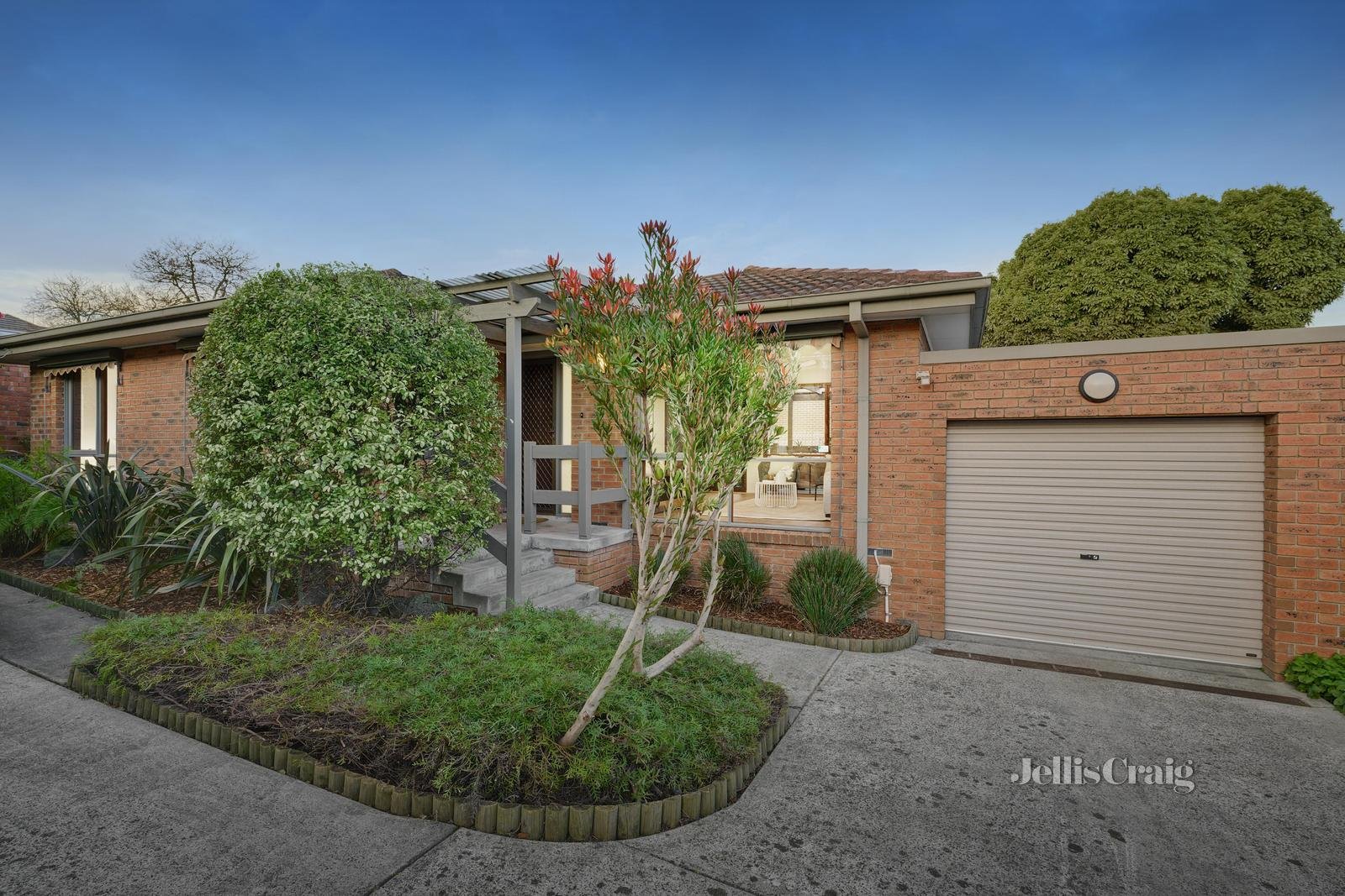 2/6 Angus Drive, Glen Waverley image 1