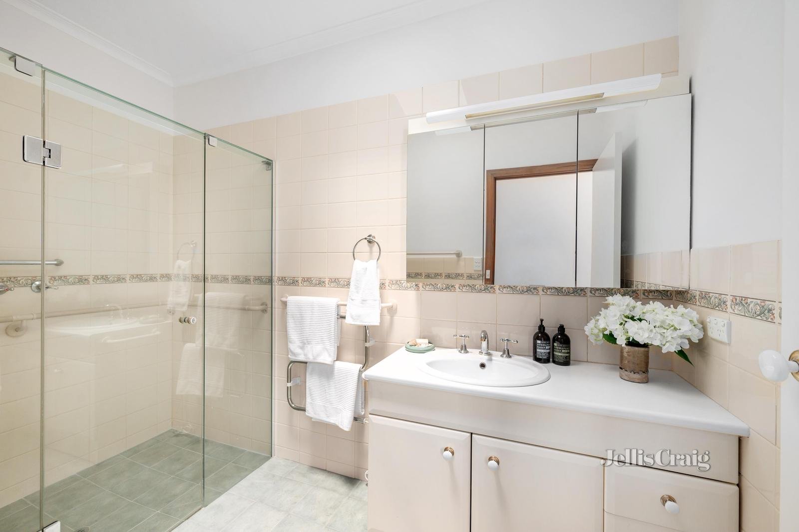 2/6 Ardrie Road, Malvern East image 8