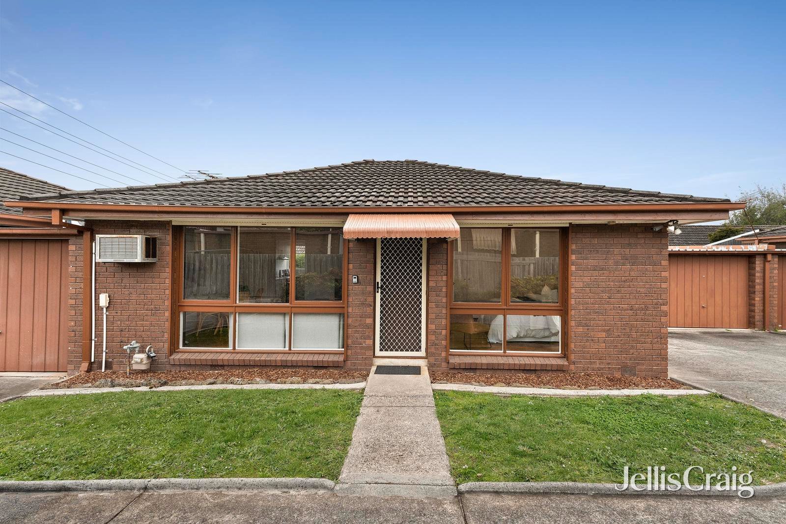 2/6 Barkly Street, Ringwood image 1