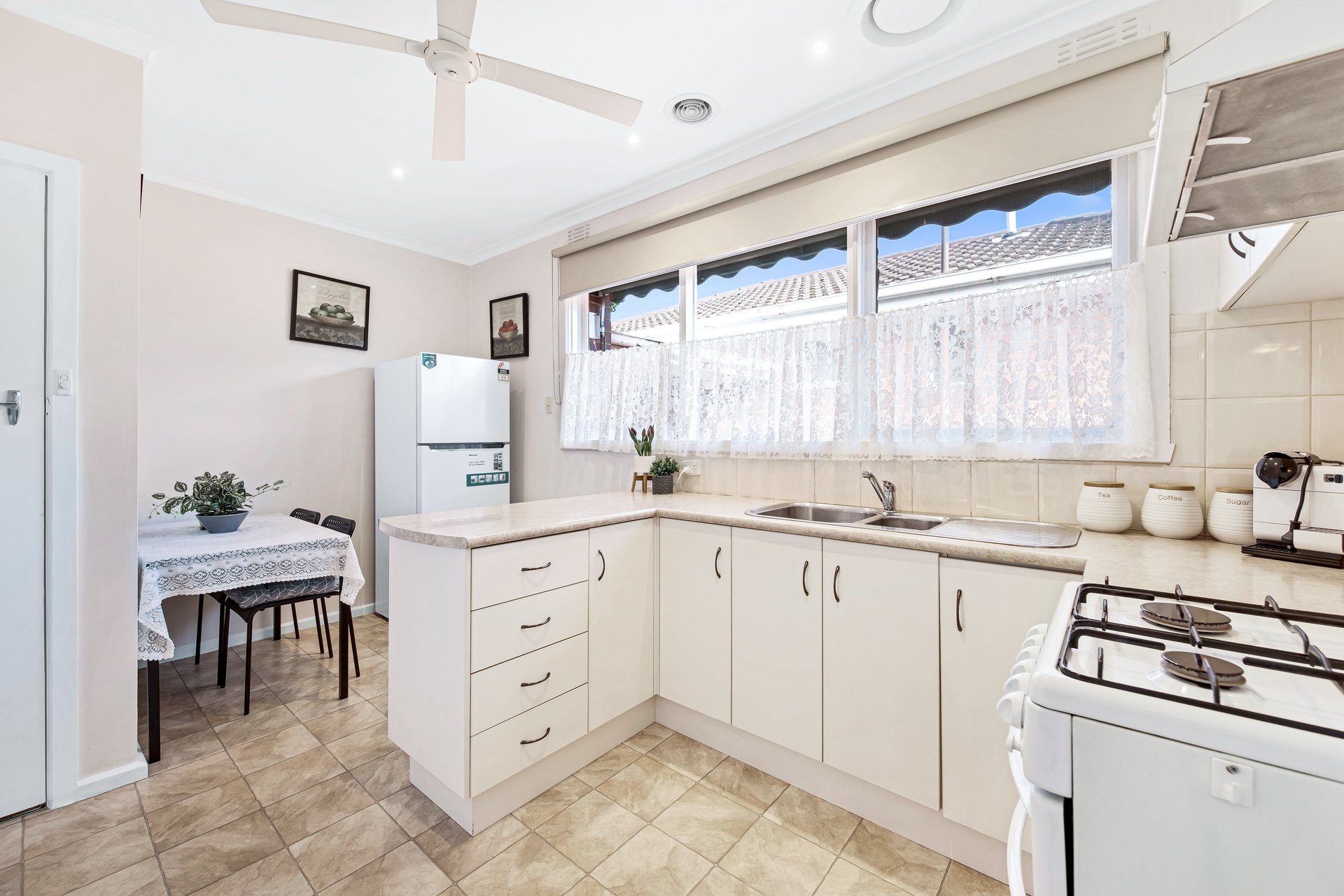 2/6 Batten Street, Glen Waverley image 4