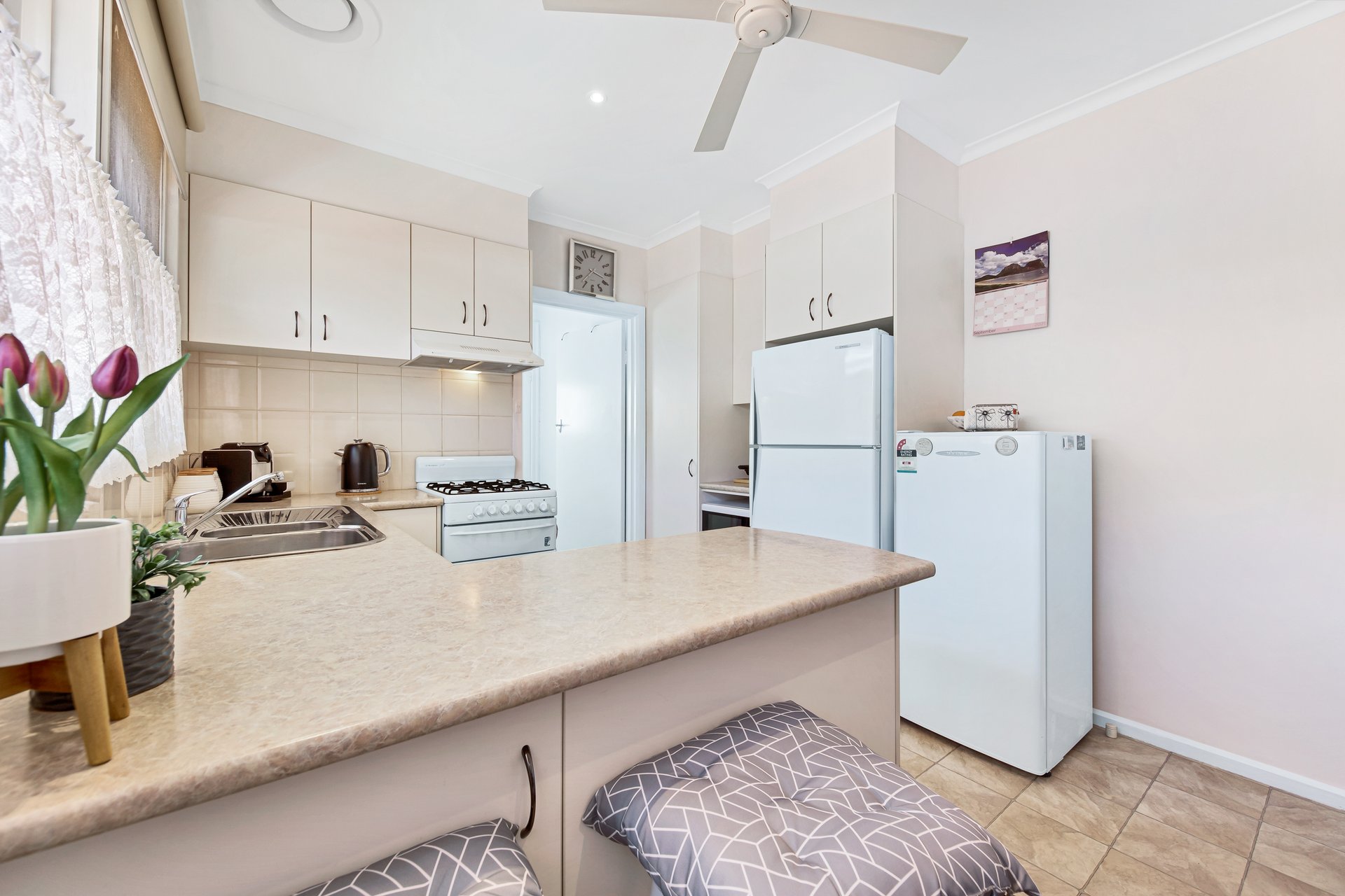 2/6 Batten Street, Glen Waverley image 5