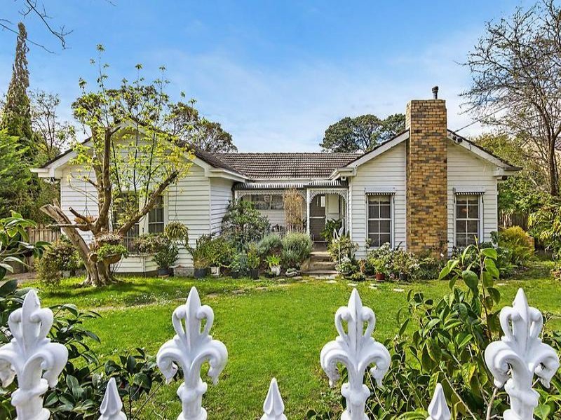 26 Belgravia Avenue, Mont Albert North image 2
