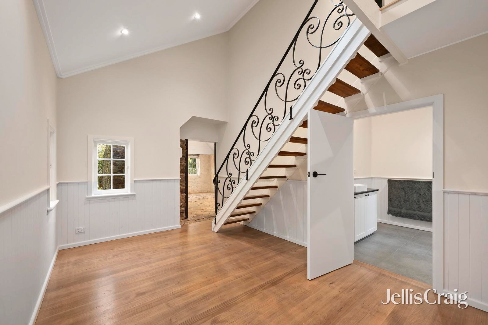 26 Bickleigh Vale Road, Mooroolbark image 4