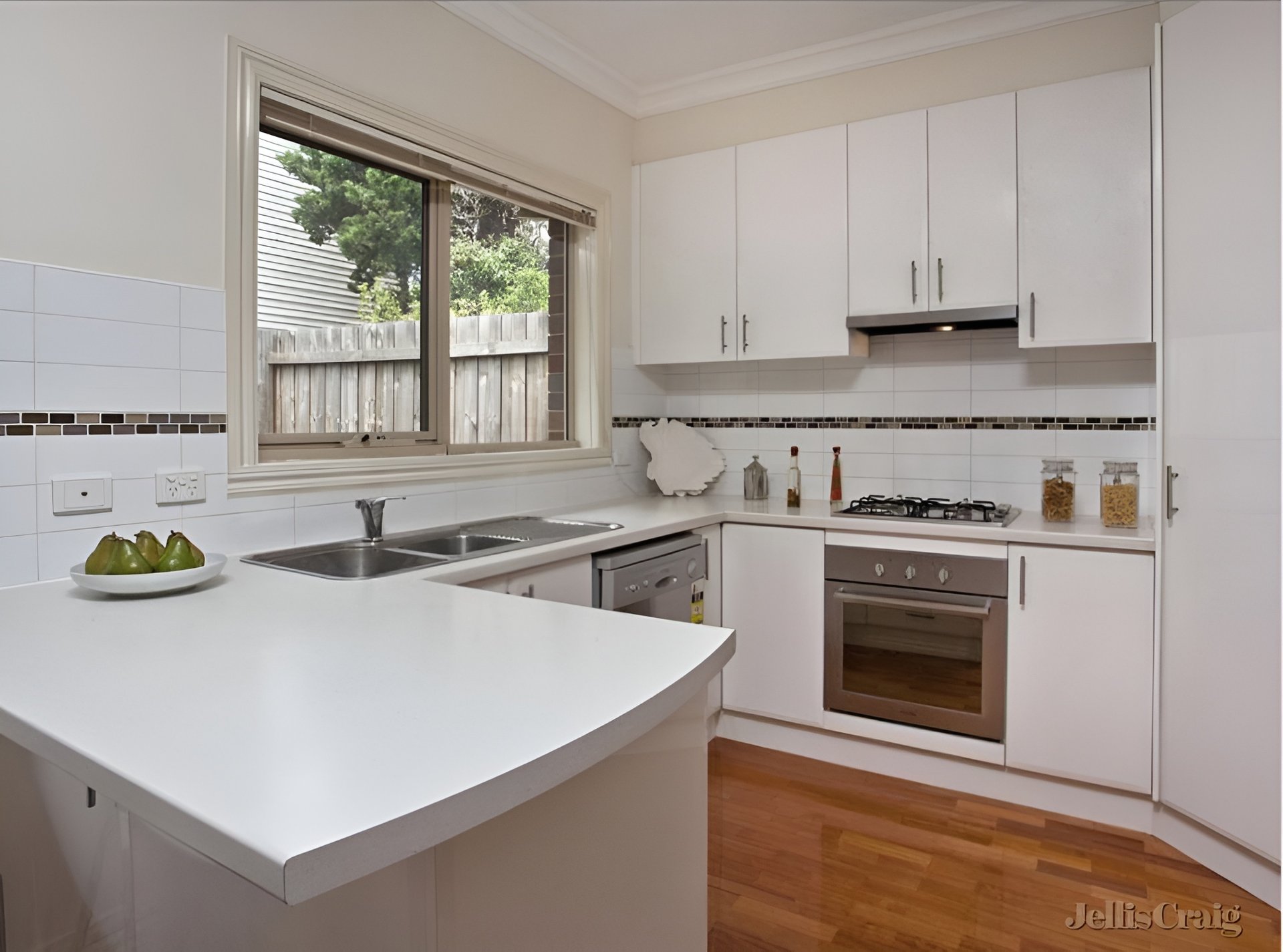 2/6 Bothwell Street, Pascoe Vale image 2