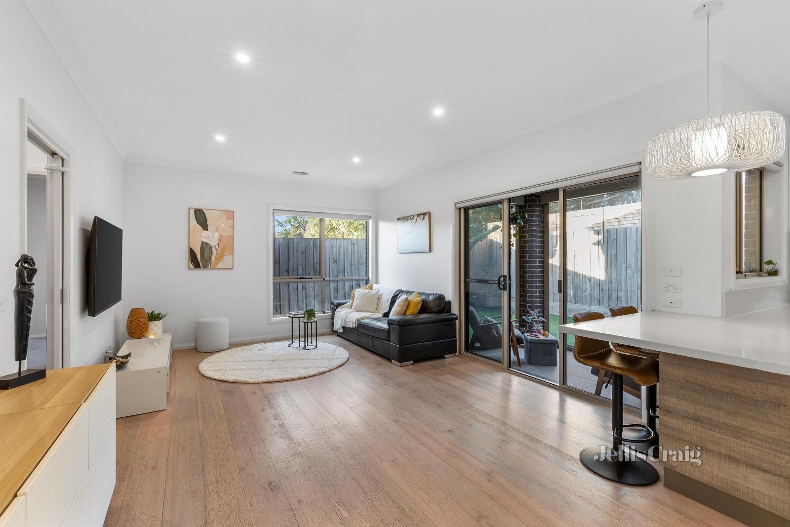 2/6 Briggs Street, Mount Waverley image 2