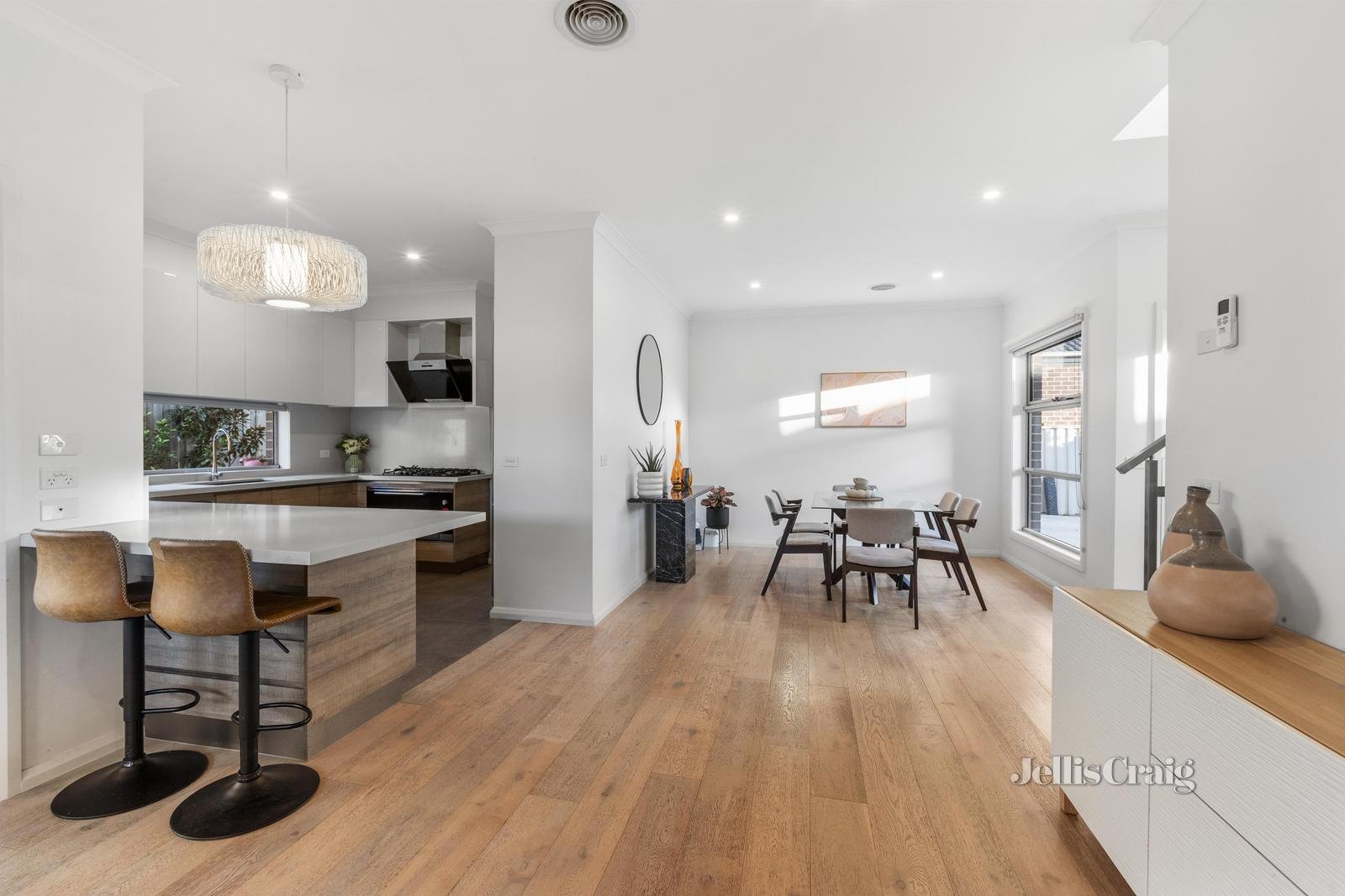 2/6 Briggs Street, Mount Waverley image 5