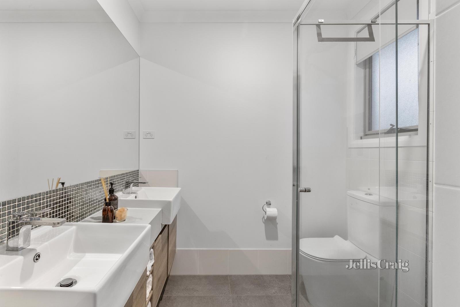2/6 Briggs Street, Mount Waverley image 7