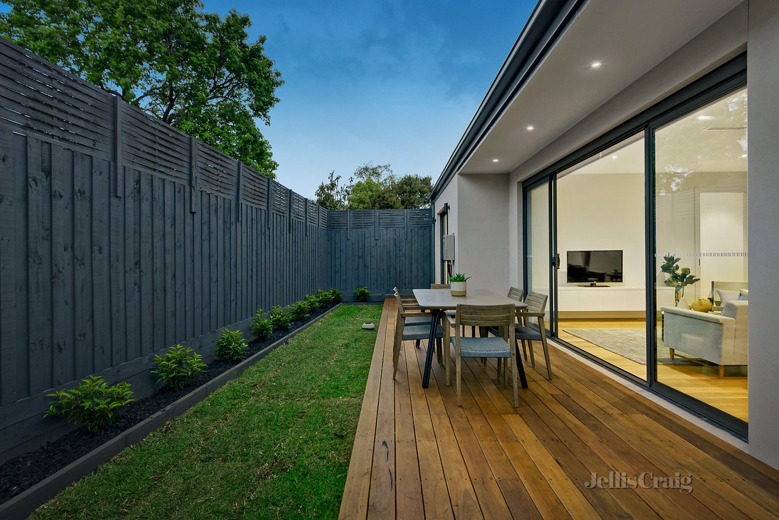 2/6 Brosnan Road, Bentleigh East image 4