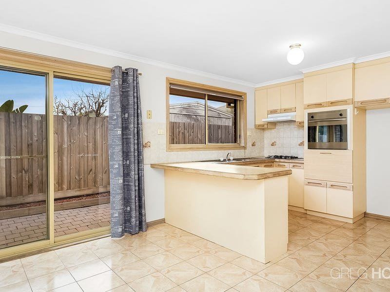 2/6 Carling Court, Altona Meadows image 2