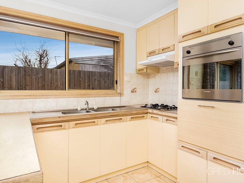 2/6 Carling Court, Altona Meadows image 3