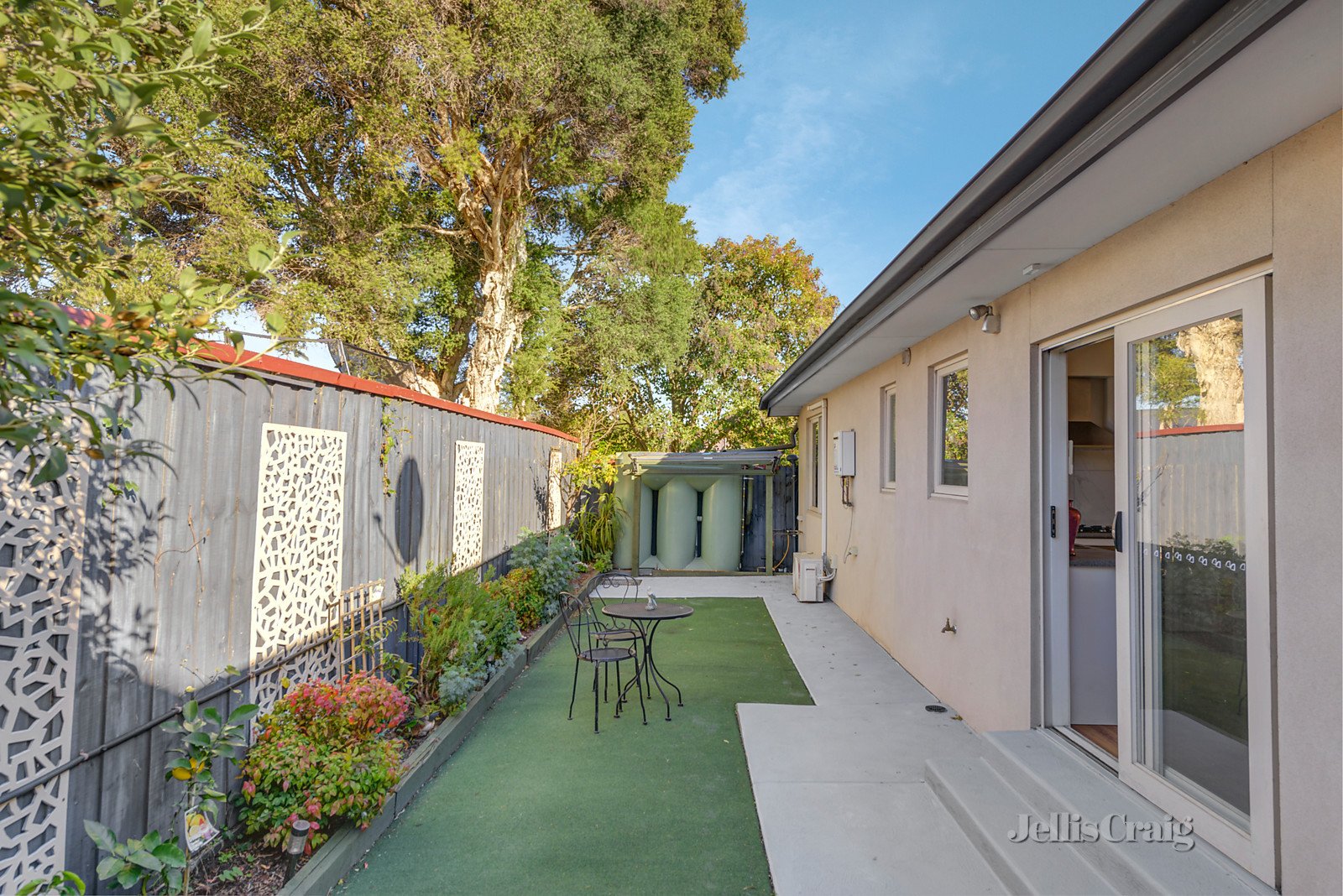 2/6 Connie Street, Bentleigh East image 7