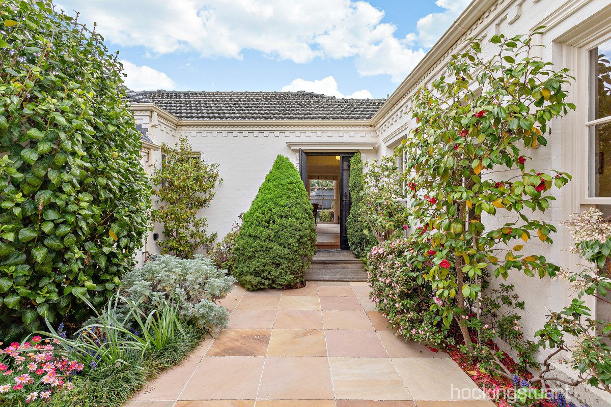 2/6 Corhampton Road, Balwyn North image 2