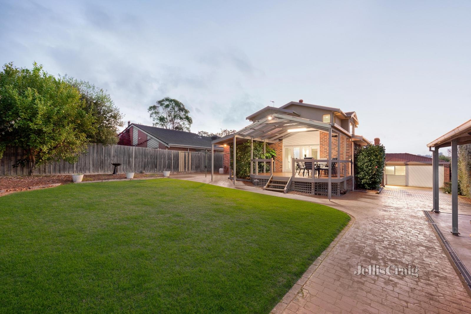 26 Dandallo Drive, Eltham image 16