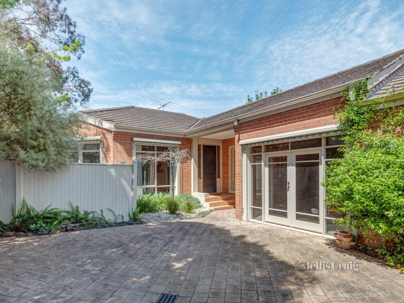 2/6 Daphne Street, Canterbury image 1