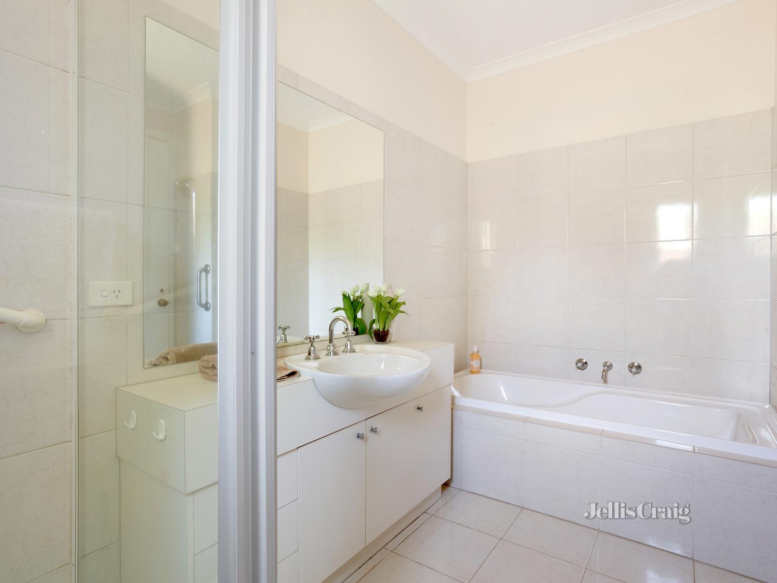 2/6 Daphne Street, Canterbury image 5