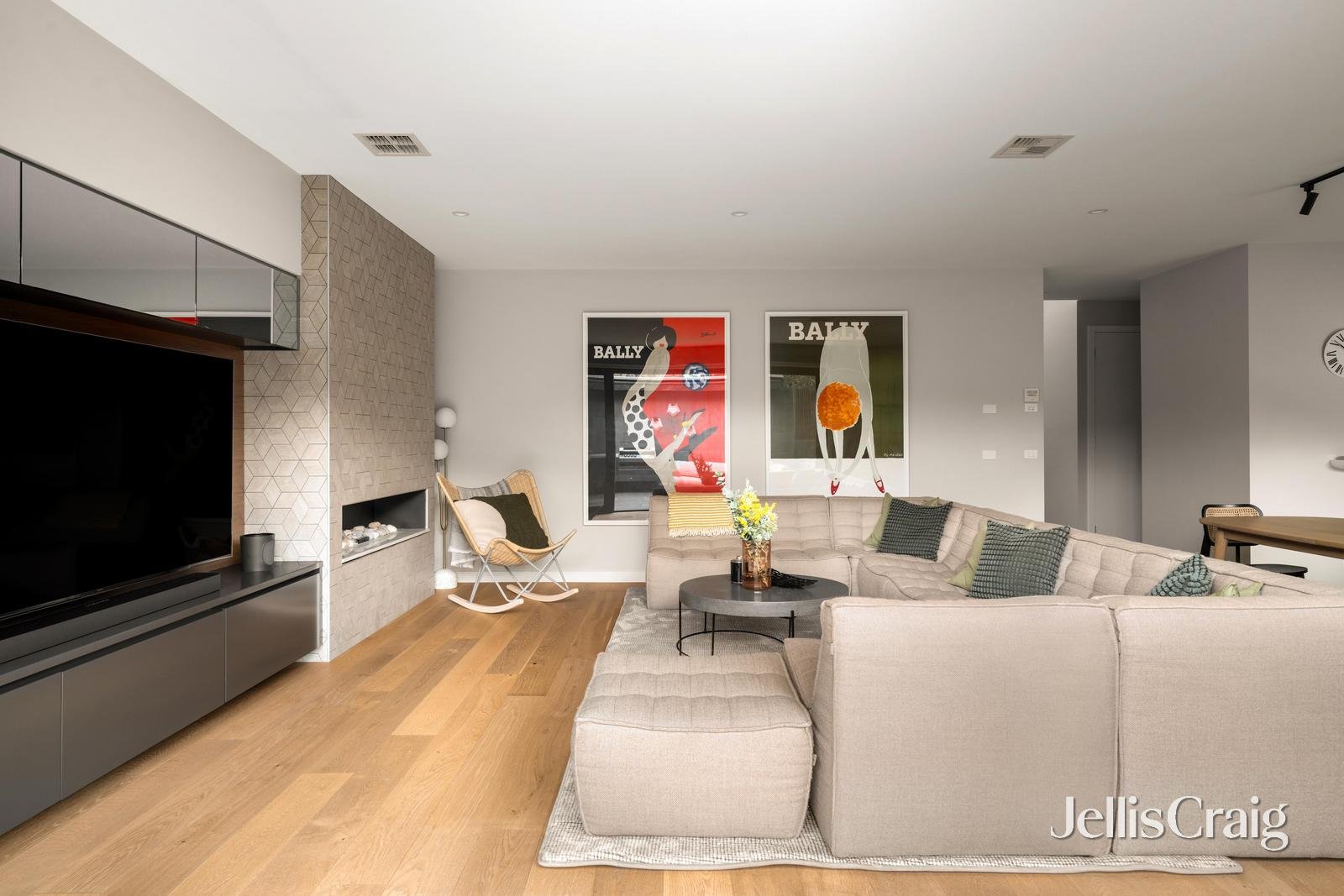 26 Ellsworth Crescent, Camberwell image 4