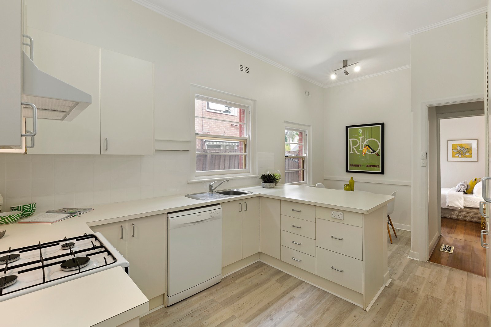 2/6 Finchley Court, Hawthorn image 2