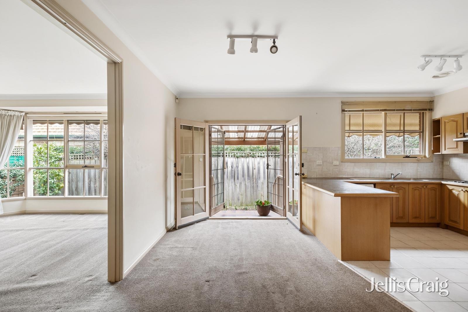 2/6 Gardenvale Road, Caulfield&nbsp;South image 3