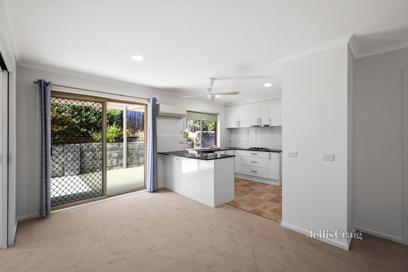 26 Grosvenor Walk, Lilydale image 3