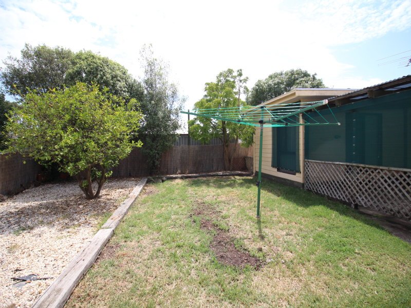 26 Hibiscus Crescent, Newcomb image 10