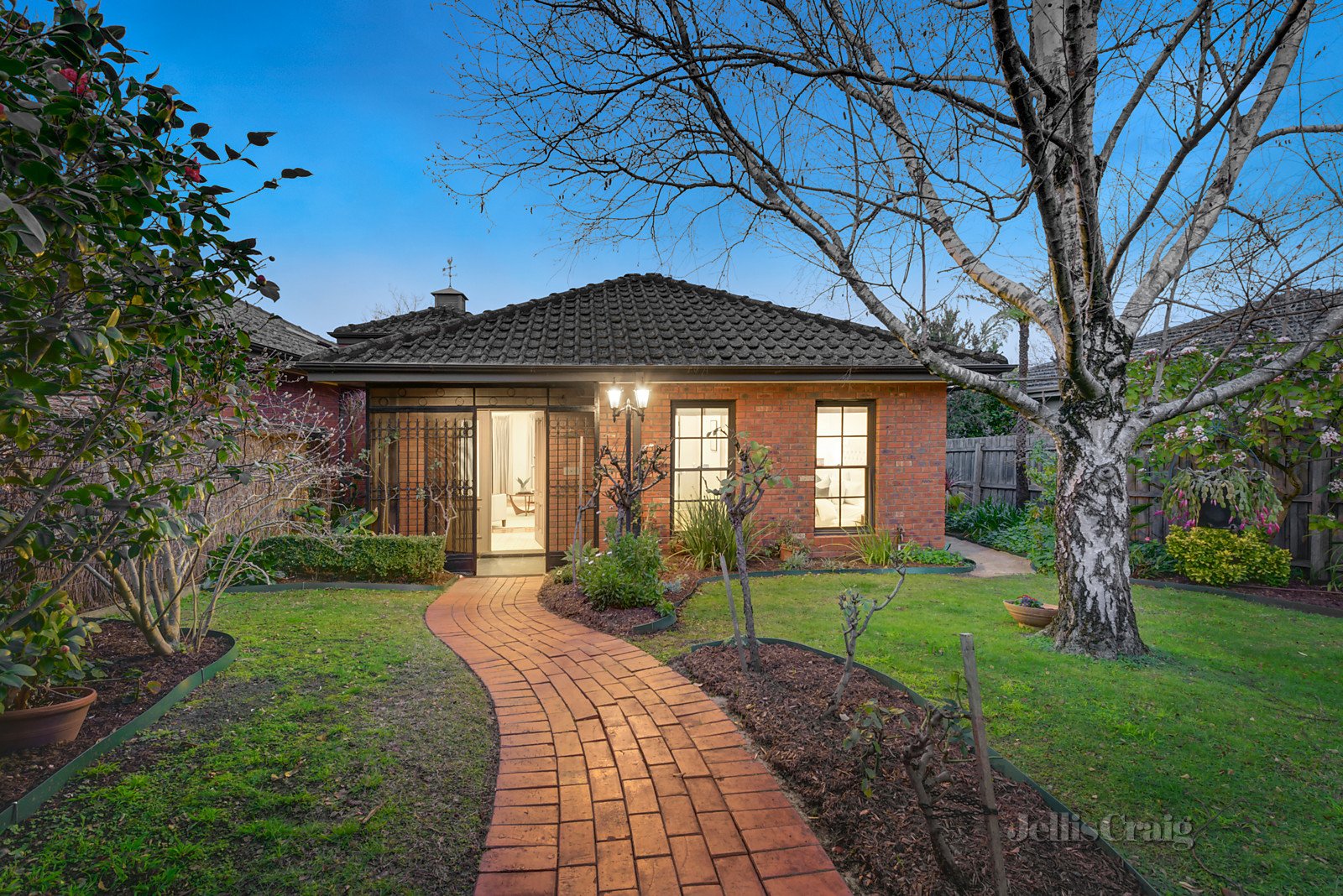 2/6 Hopetoun Avenue, Canterbury image 1