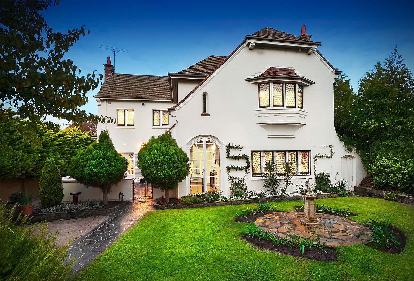 26 Hopetoun Road, Toorak RT Edgar