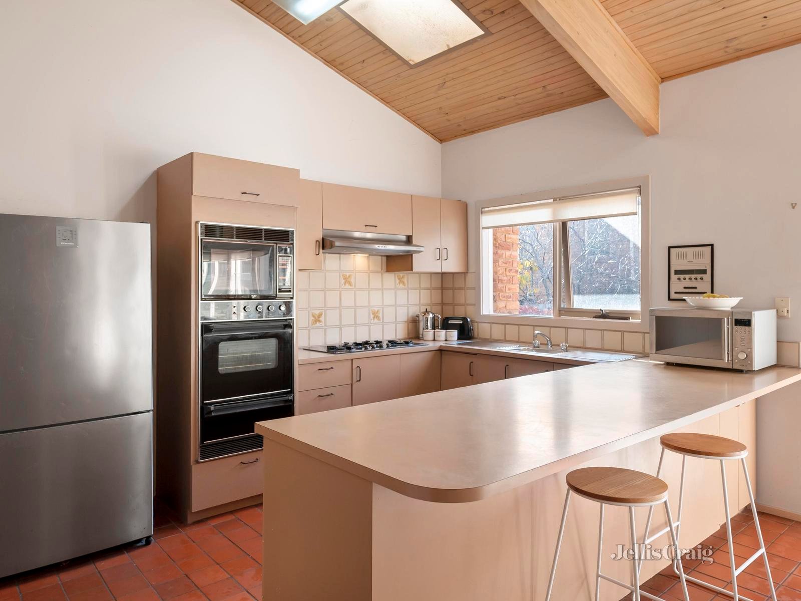 26 Huntingfield Drive, Doncaster East image 6