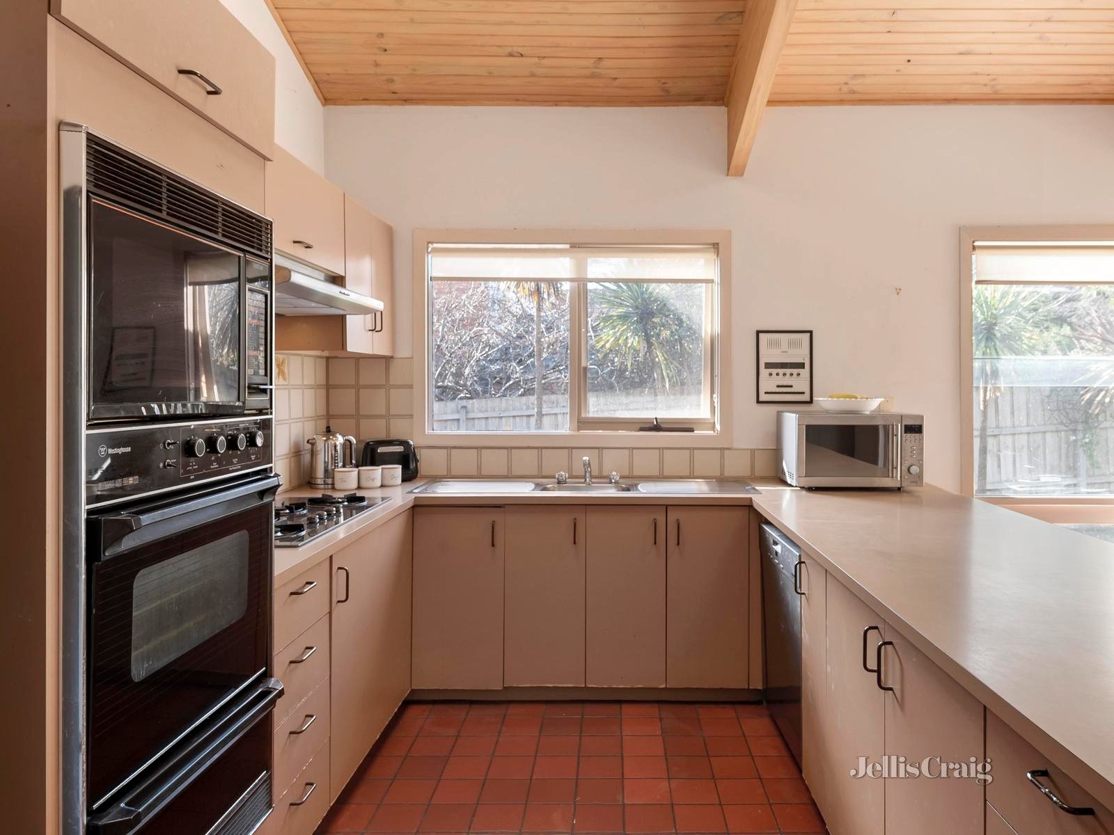 26 Huntingfield Drive, Doncaster East image 7