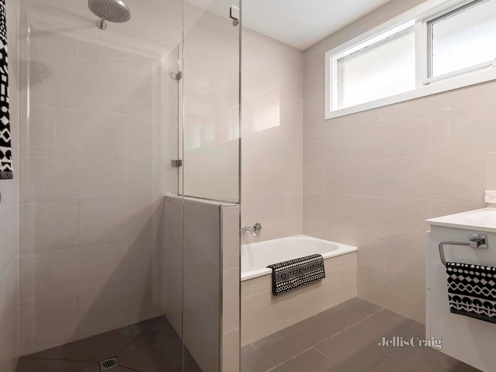 26 Huntingfield Drive, Doncaster East image 9