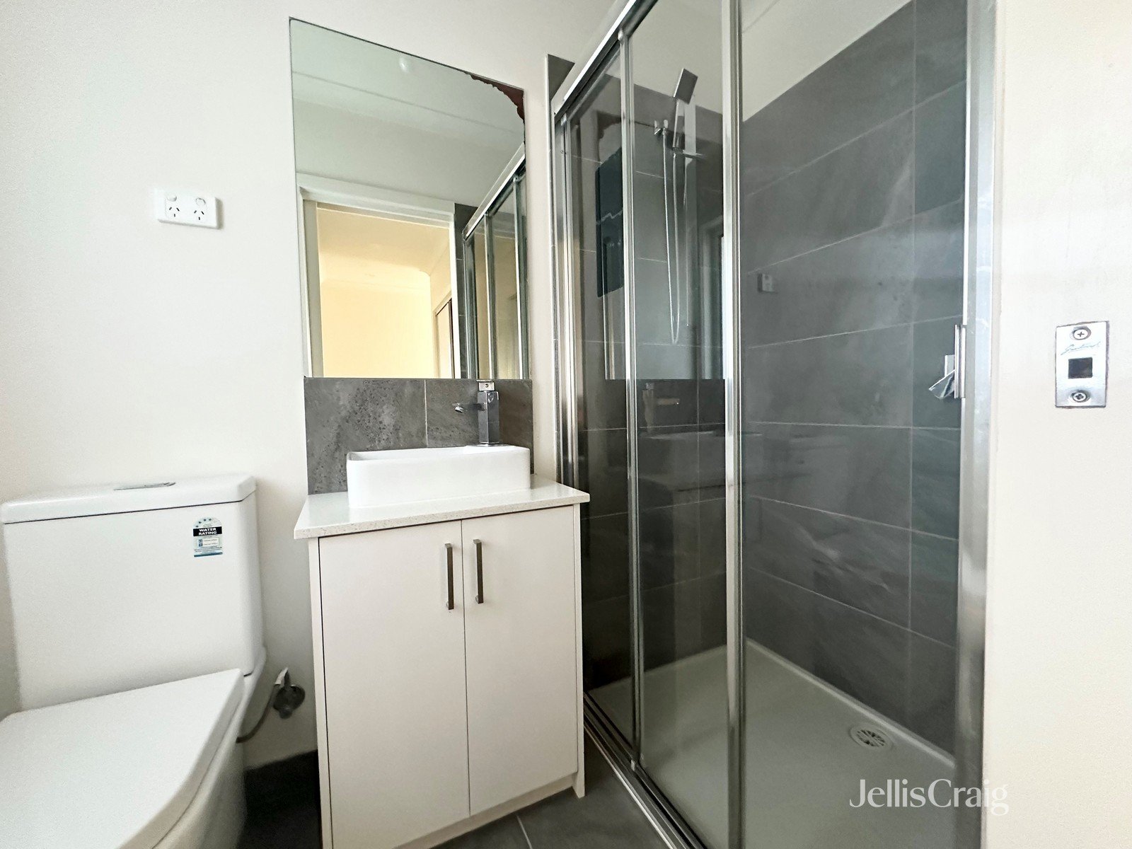 2/6 Isla Avenue, Glenroy image 4