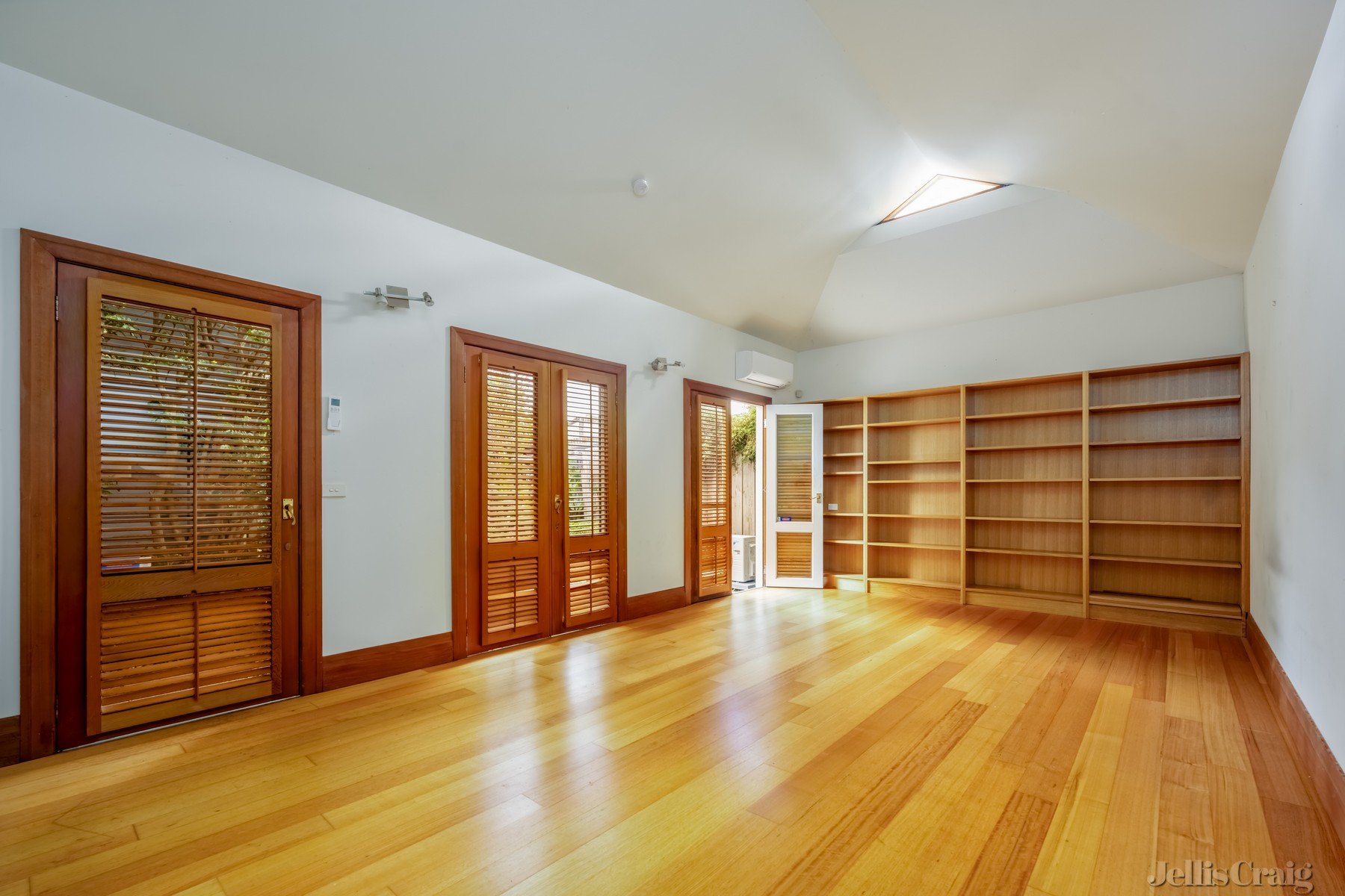 26 Jessie Street, Northcote image 2