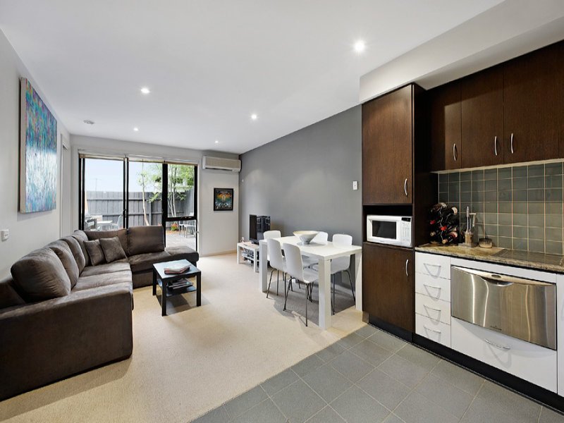 2/6 Lansdowne Road, St Kilda East image 1