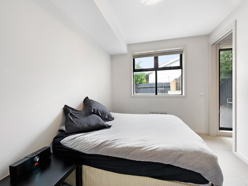 2/6 Lansdowne Road, St Kilda East image 6