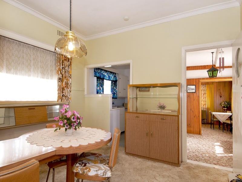 26 Laura Avenue, Belmont image 5