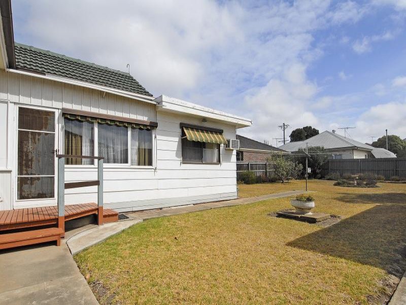 26 Laura Avenue, Belmont image 6