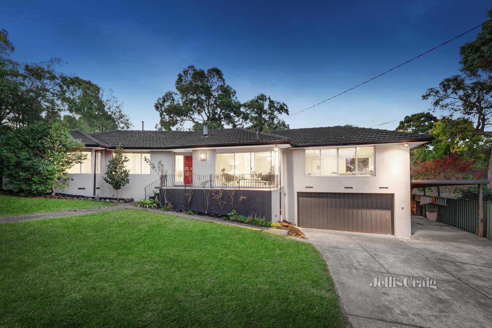 26 Lucille Avenue, Croydon South image 1