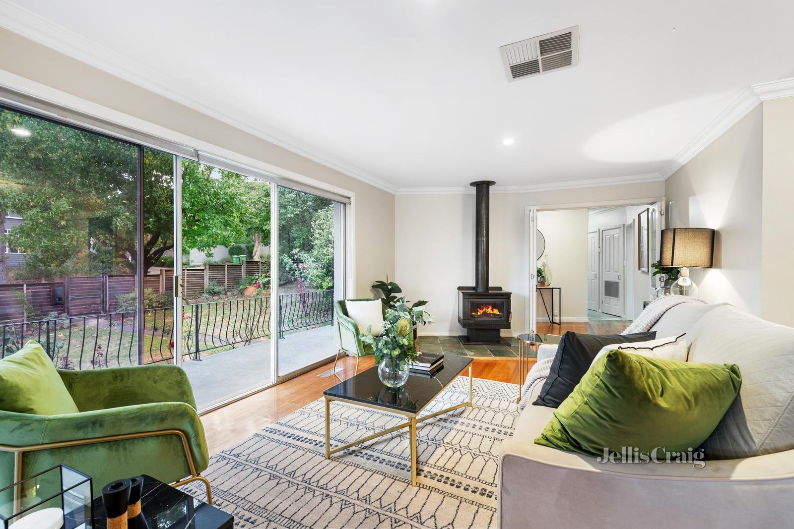 26 Lucille Avenue, Croydon South image 2