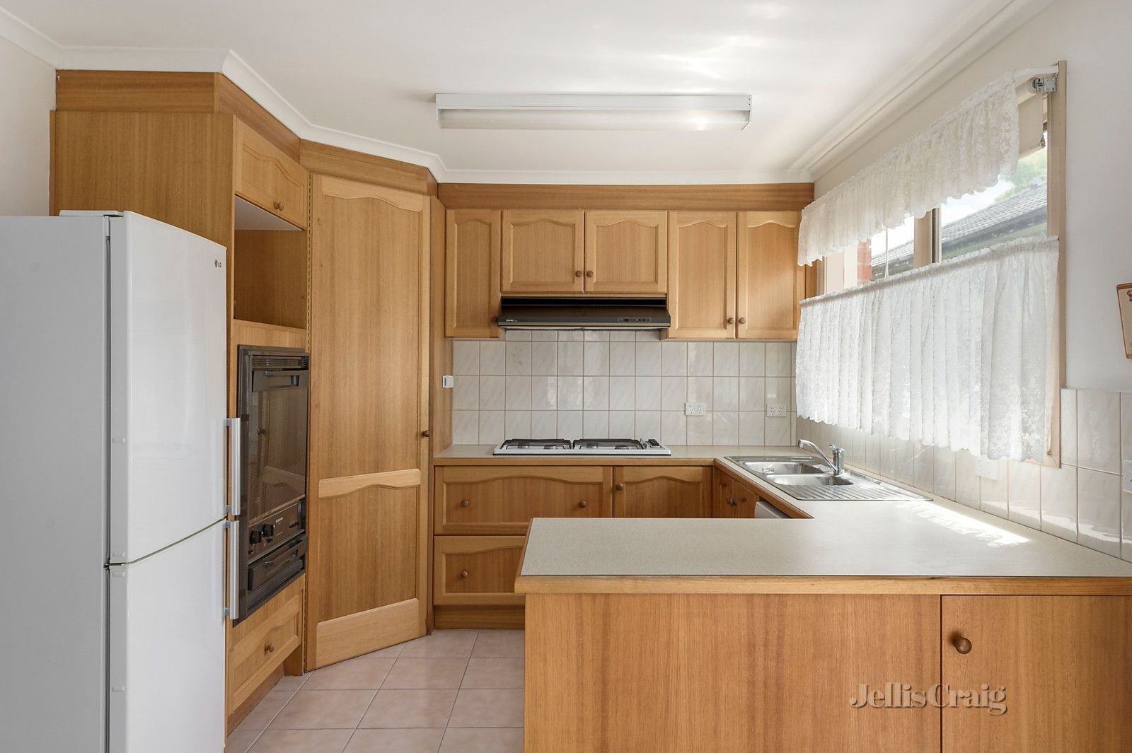 2/6 Maggs Street, Doncaster East image 2