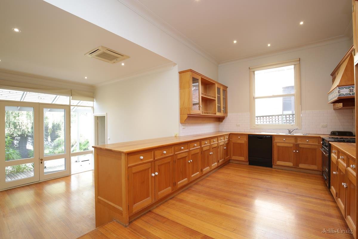 26 Malakoff Street, Caulfield North image 3