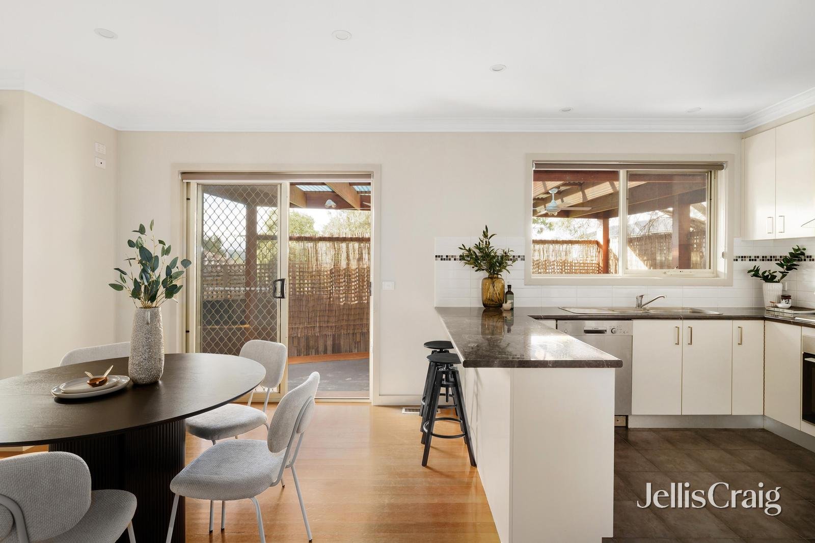 2/6 Mayfield Street, Greensborough image 5